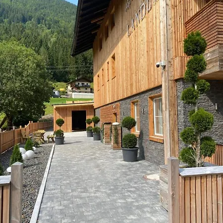 Landl 33 Top6 Apartment *